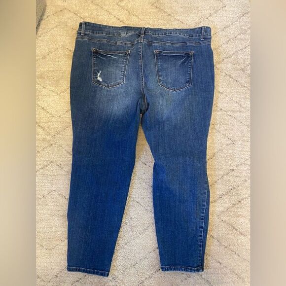 Maurice’s Distressed Jeans Size 24W Short - Picture 2 of 5